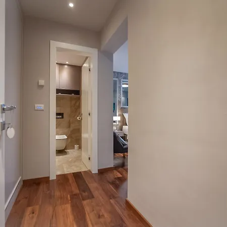 Luxury Kadena Oda ve Kahvaltı 4*