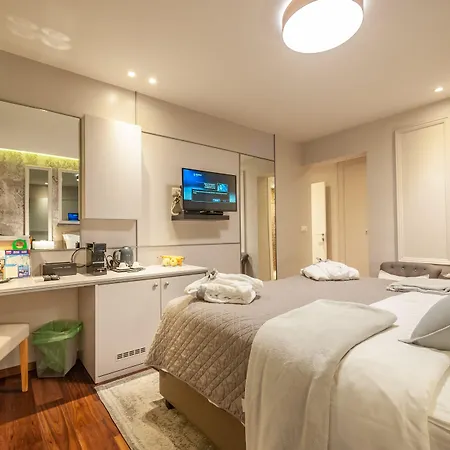 Luxury Kadena Oda ve Kahvaltı 4*