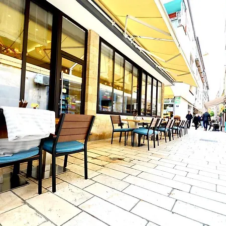 Luxury Kadena Panzió Zára