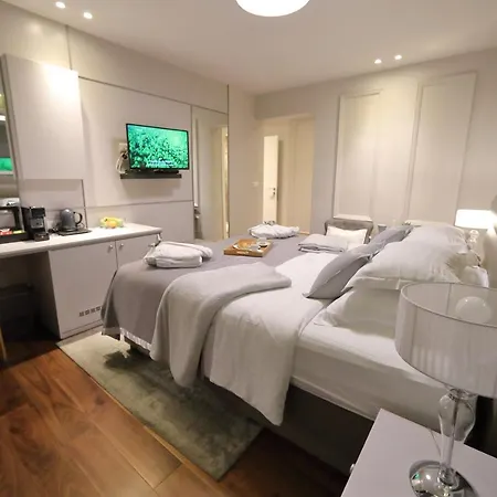 Panzió Luxury Kadena Zára