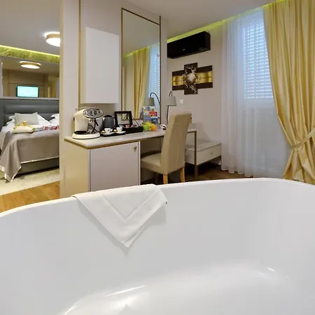 Luxury Kadena Zára