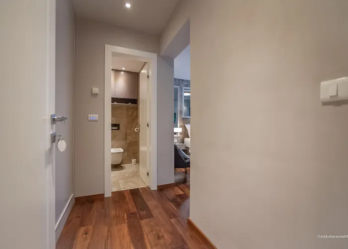 Luxury Kadena Oda ve Kahvaltı 4*