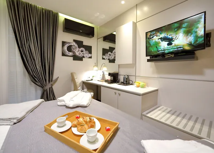 Luxury Kadena Oda ve Kahvaltı 4*